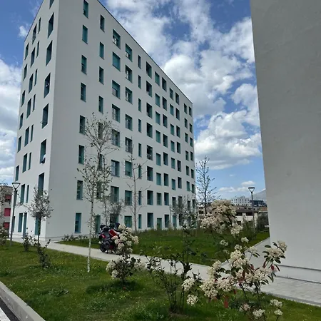 Urban Oasis East Of Тирана